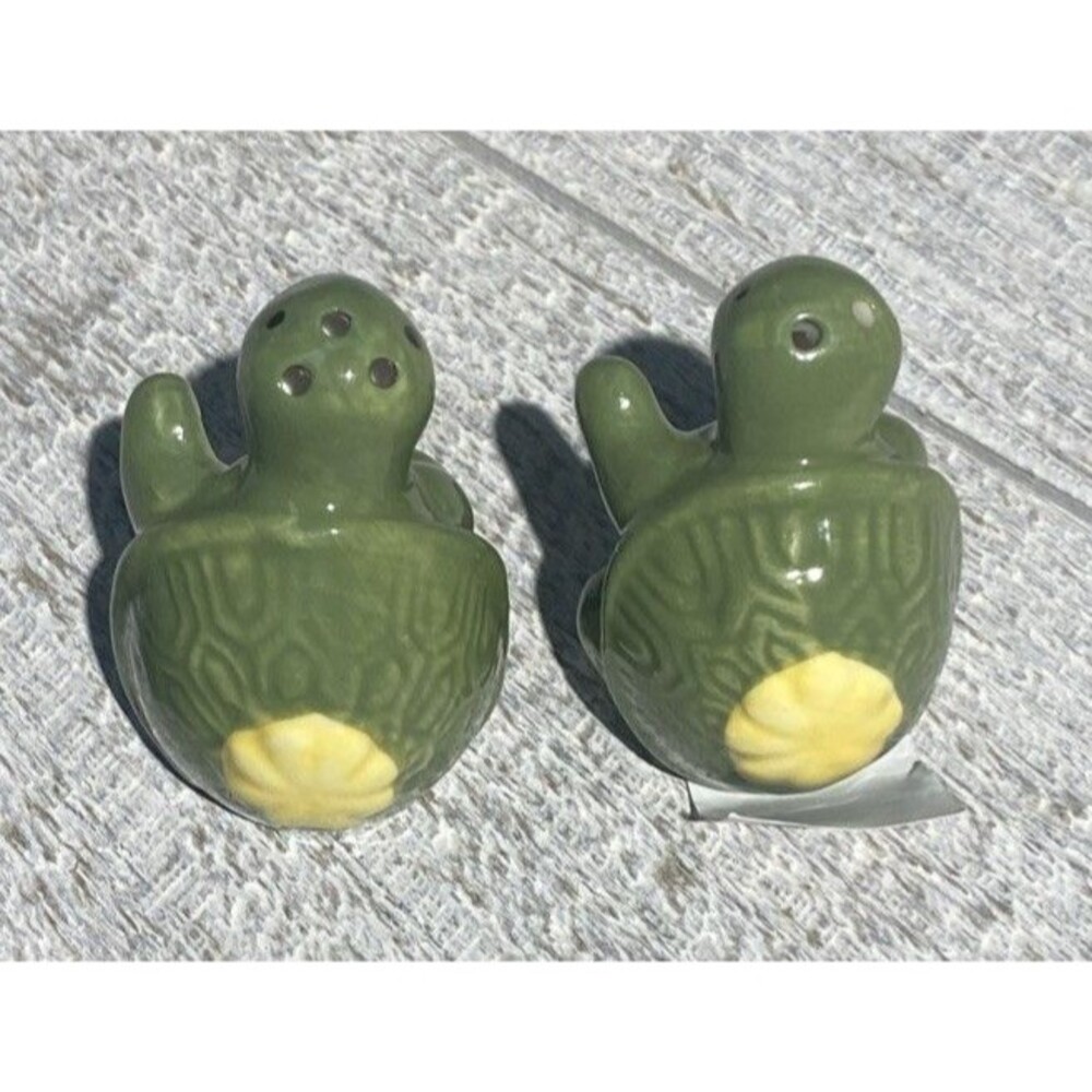 NEW Cracker Barrel Ceramic Turtle Salt & Pepper Shakers #SP037